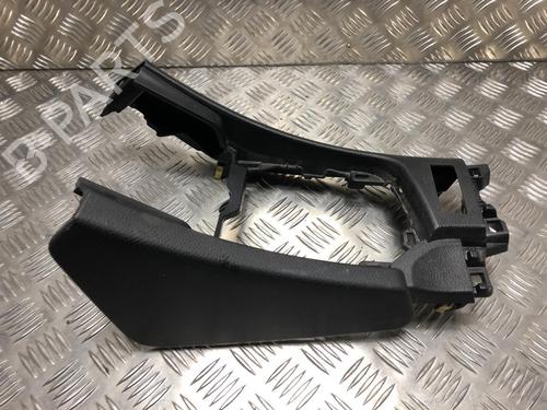 Mittelkonsole TOYOTA AURIS (_E18_) 1.2 (NRE185_, NRE185R) (116 hp) 31245092