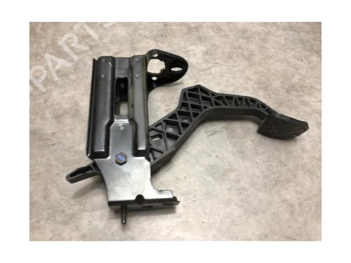 Clutch pedal VW NEW BEETLE Convertible (1Y7) 1.4 | BP20621528I13 