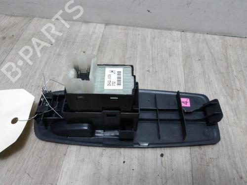 Right front window switch RENAULT KOLEOS I (HY_) 2.0 dCi (HY0K) | BP13225561I26 