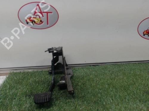Used Break pedal NISSAN MICRA III (K12) 1.2 16V (65 hp) 13037829