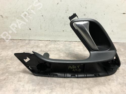 Venstre bak invendig håndtak VW POLO V (6R1, 6C1) 1.2 TSI 16V (90 hp) 20619801