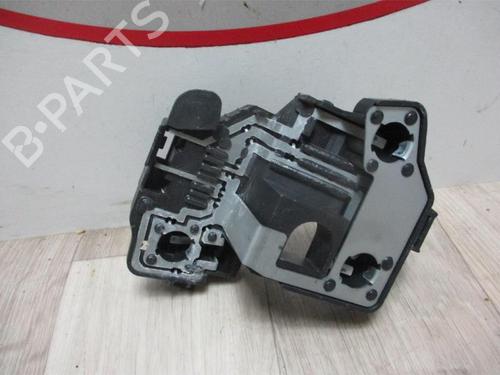 Używane Lampa oświetlenia tablicy rejestracyjnej PEUGEOT 206 Hatchback (2A/C) 1.4 HDi eco 70 (68 hp) 13291097