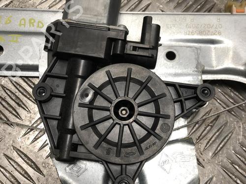 Lève-vitre arrière droit DACIA DUSTER (HM_) 1.5 dCi 115 (HMAD) (116 hp) 31932445