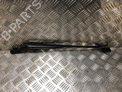 Used Front windshield wiper arm OPEL CORSA F (P2JO) 1.5 (68) (102 hp) 31080507