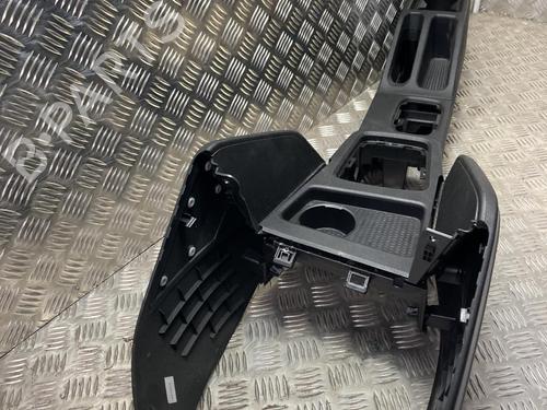 Used Middle console Middle console DACIA DUSTER (HM_) 1.6 SCe 115 4x4 (HMM1) (115 hp) 34117256 34117256