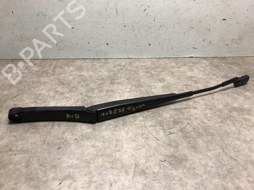 Used Front windshield wiper arm VW TIGUAN (AD1, AX1) 2.0 TDI (150 hp) 23036188
