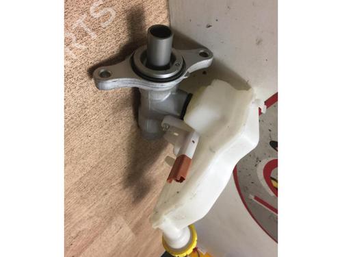 Brake master cylinder PEUGEOT 208 I (CA_, CC_) 1.2 VTI 82 | BP13277268M77 
