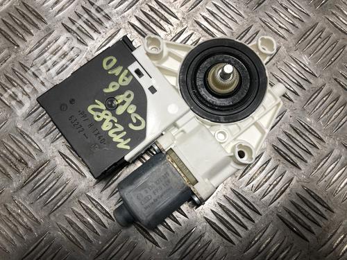 Motor do elevador de vidro frente direito Motor do elevador de vidro frente direito VW GOLF VI (5K1) 1.6 TDI (105 hp) 34267076 34267076