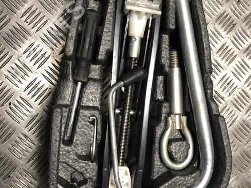 Jack Kit VW POLO V (6R1, 6C1) 1.2 (70 hp) 32220797