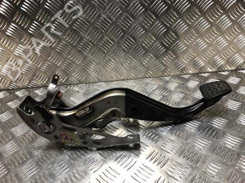 Used Break pedal TOYOTA YARIS (_P9_) 1.4 D-4D (NLP90_, NLP90R) (90 hp) 23036867