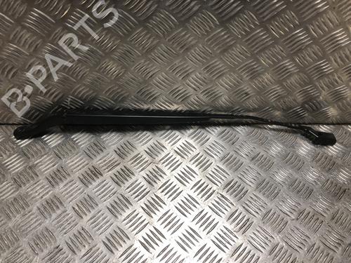 Used Front windshield wiper arm PEUGEOT 2008 II (UD_, US_, UY_, UJ_, UR_, UC_) 1.2 PureTech 130 (USHNS, URHNS) (130 hp) 32473308