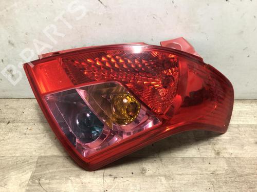 Używane Lampa tylna prawa SUZUKI SWIFT III (MZ, EZ) 1.3 (RS413, ZC11S) (92 hp) 23873687