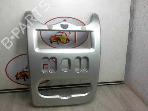 Used Middle console DACIA LOGAN MCV (KS_) 1.5 dCi (KS04) (88 hp) 13131070