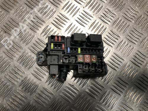 Used Fuse box Fuse box 39206627 39206627
