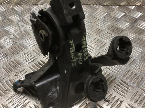Used Engine mount NISSAN X-TRAIL I (T30) 2.2 Di 4x4 (114 hp) 31198082