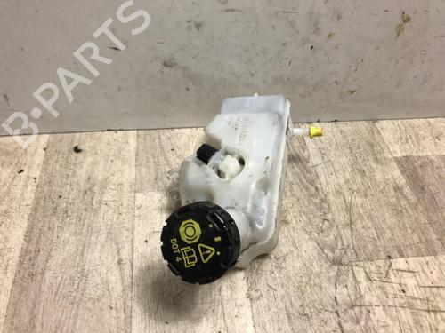 Used Brake master cylinder RENAULT CLIO V (B7_) 1.0 TCe 100 (B7MT) (101 hp) 23871188