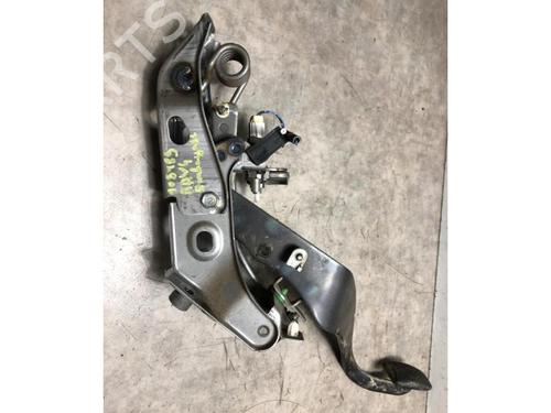 Clutch pedal TOYOTA RAV 4 III (_A3_) 2.2 D 4WD (ALA30_, ALA30R) | BP20269259I13 