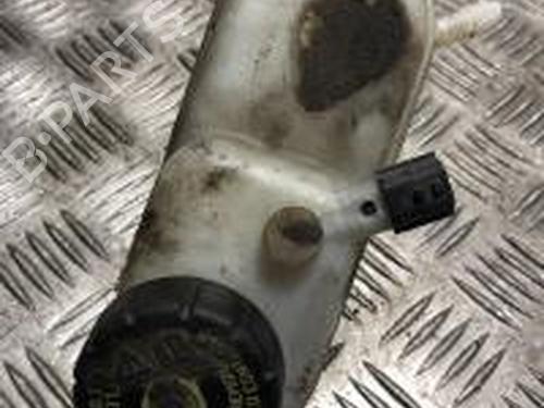 Used Brake fluid reservoir RENAULT TWINGO II (CN0_) 1.5 dCi (CN0U) (84 hp) 31021811