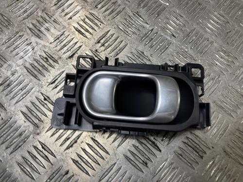 Højre fortil invendig håndtag Højre fortil invendig håndtag CITROËN C3 III (SX) 1.6 BlueHDi 75 (75 hp) 34247709 34247709