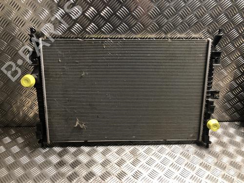 Used Water radiator Water radiator PEUGEOT 3008 II SUV (MC_, MR_, MJ_, M4_) 1.2 THP/ PureTech 130 (MRHNSM, MRHNSU, MRHNSJ, MRHNYW,... (131 hp) 35955573 35955573