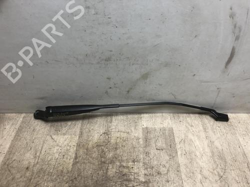 Used Front windshield wiper arm FIAT 500 C (312_) 1.0 Mild Hybrid (312.AYD1B) (69 hp) 23036168