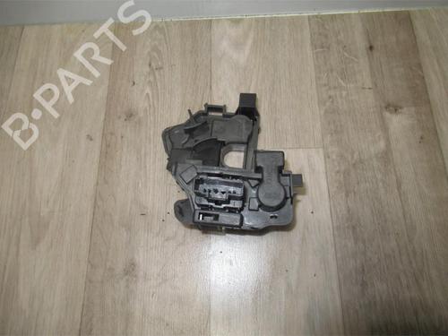Lampa oświetlenia tablicy rejestracyjnej PEUGEOT 206 Hatchback (2A/C) 1.4 HDi eco 70 | BP13290487I40 