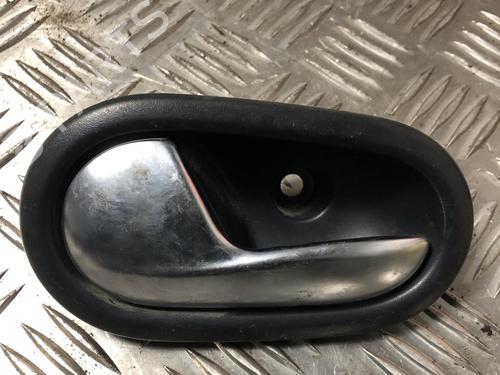 Poignée intérieure avant gauche DACIA SANDERO II TCe 90 (B8M1, B8MA, B8AC) (90 hp) 31204644