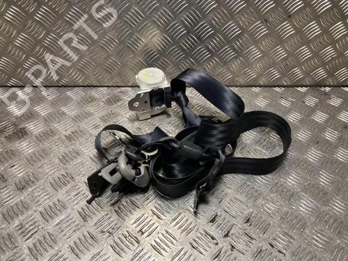 Used Rear center seatbelt TOYOTA YARIS (_P9_) 1.4 D-4D (NLP90_, NLP90R) (90 hp) 31021889