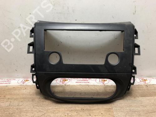 Used Middle console NISSAN NAVARA NP300 Pickup (D23, D23T) 2.3 dCi 4x4 (D231) (163 hp) 20613711