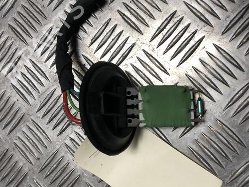 Varmeblæsermodstand VW POLO V (6R1, 6C1) 1.2 (70 hp) 32241021