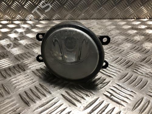 Used Right front fog light TOYOTA YARIS (_P9_) 1.4 D-4D (NLP90_, NLP90R) (90 hp) 32215183