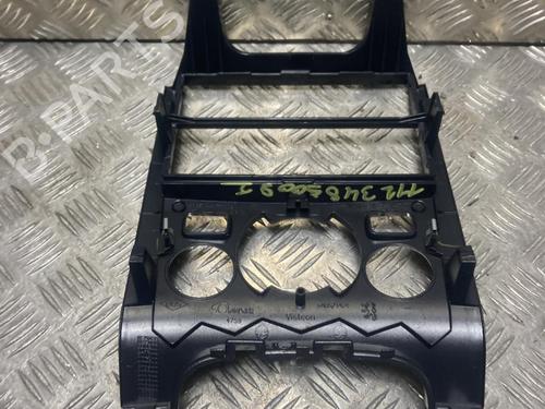 Middle console PEUGEOT 5008 (0U_, 0E_) 2.0 HDi 150 / BlueHDi 150 | BP32784821I22 - Image 2