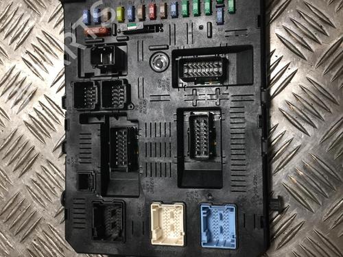 Used Fuse box PEUGEOT 307 CC (3B) 2.0 HDi 135 (136 hp) 31198953