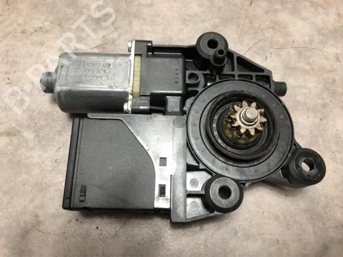 Used Right front window motor RENAULT MEGANE III Hatchback (BZ0/1_, B3_) 1.9 dCi (BZ0N, BZ0J) (131 hp) 20621824