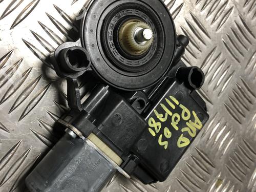 Rudehejsemotor bagstkærm højre VW POLO V (6R1, 6C1) 1.2 (70 hp) 32220809