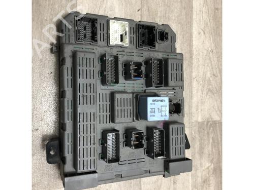 Used Fuse box PEUGEOT 607 (9D, 9U) 2.2 HDi (133 hp) 13509022