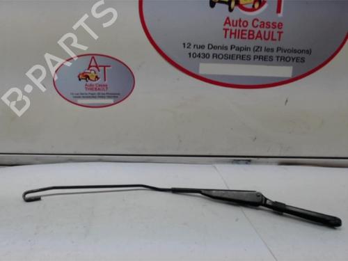 Used Front windshield wiper arm IVECO DAILY I Platform/Chassis 30-8 (10011131, 10011132, 10011231, 10011232, 10011237,... (72 hp) 30673241
