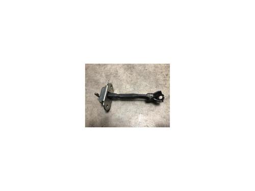 Charnière/Limiteur de porte TOYOTA YARIS (_P9_) 1.33 VVT-i (NSP90_, NSP90R) (100 hp) 20643576