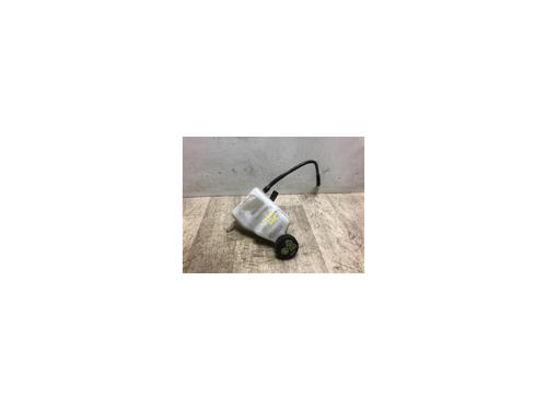 Used Brake master cylinder PEUGEOT 3008 II SUV (MC_, MR_, MJ_, M4_) 1.2 THP/ PureTech 130 (MRHNSM, MRHNSU, MRHNSJ, MRHNYW,... (131 hp) 20622862