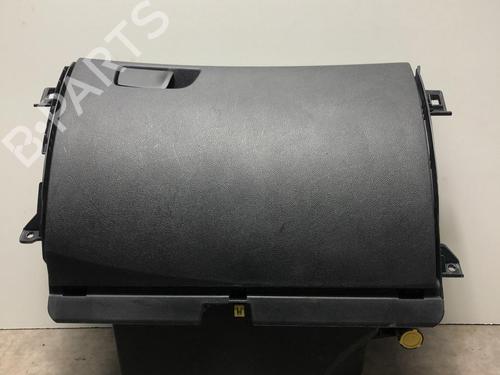 Hanskerom RENAULT MEGANE IV Hatchback (B9A/M/N_) 1.5 Blue dCi 115 (B9A6) (116 hp) 31195951