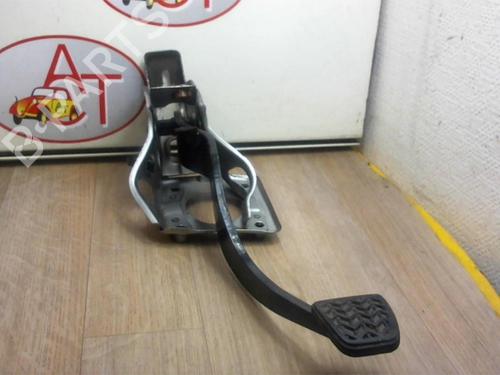 Used Clutch pedal TOYOTA COROLLA Verso (ZER_, ZZE12_, R1_) 2.2 D-4D (AUR10_, AUR10R) (136 hp) 12962986