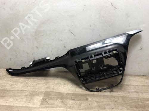 Mittelkonsole PEUGEOT 208 I (CA_, CC_) 1.2 PureTech 82 (82 hp) 20629716