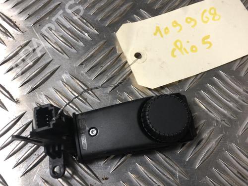 Used Switch RENAULT CLIO V (B7_) 1.0 TCe 90 (B7MT) (91 hp) 31022172