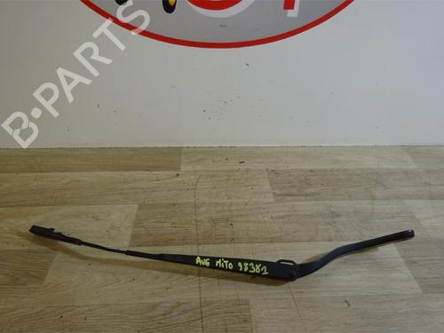 Used Front windshield wiper arm ALFA ROMEO MITO (955_) 1.3 MultiJet (955AXP1A, 955AYC1A) (95 hp) 20632235
