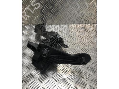 Clutch pedal PEUGEOT 208 II (UB_, UP_, UW_, UJ_) 1.2 PureTech 75 | BP27290961I13 
