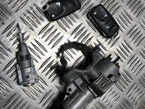 Ratlås/Tændingslås VW POLO V (6R1, 6C1) 1.2 (70 hp) 32228881