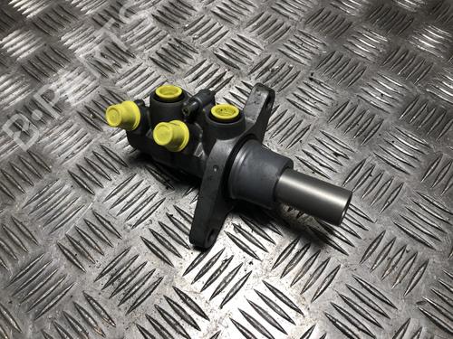 Used Brake master cylinder Brake master cylinder PEUGEOT 5008 (0U_, 0E_) 2.0 HDi 150 / BlueHDi 150 (150 hp) 33337371 33337371