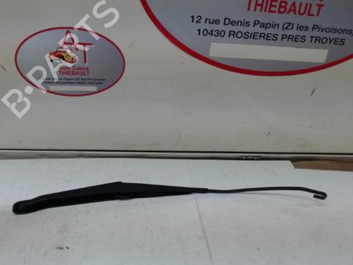 Used Front windshield wiper arm FIAT PUNTO (188_) 1.2 60 (188.030, .050, .130, .150, .230, .250) (60 hp) 13266480