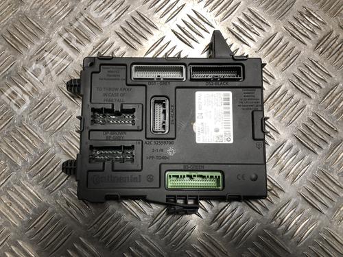 Used Fuse box RENAULT MEGANE IV Hatchback (B9A/M/N_) 1.5 dCi 110 (B9A3) (110 hp) 31201027
