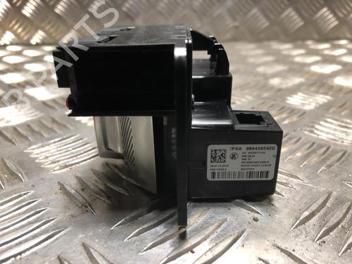 Gear lever PEUGEOT 3008 II SUV (MC_, MR_, MJ_, M4_) 1.5 BlueHDi 130 | BP25307189M90